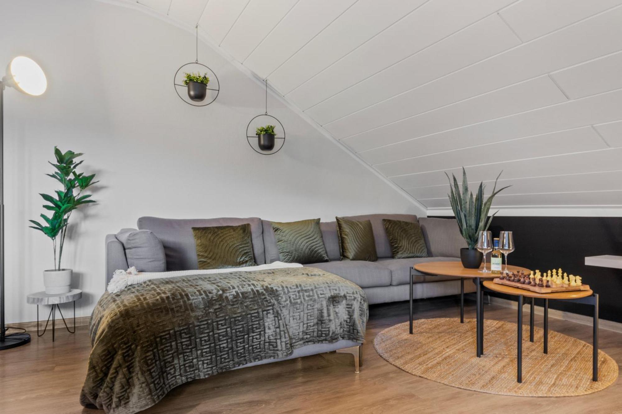 Upper Room: Apartment Mit Exklusiver Ausstattung-Ausblick Auf Weinberge&Mandelbluetenpfad Neustadt an der Weinstrasse Exterior photo