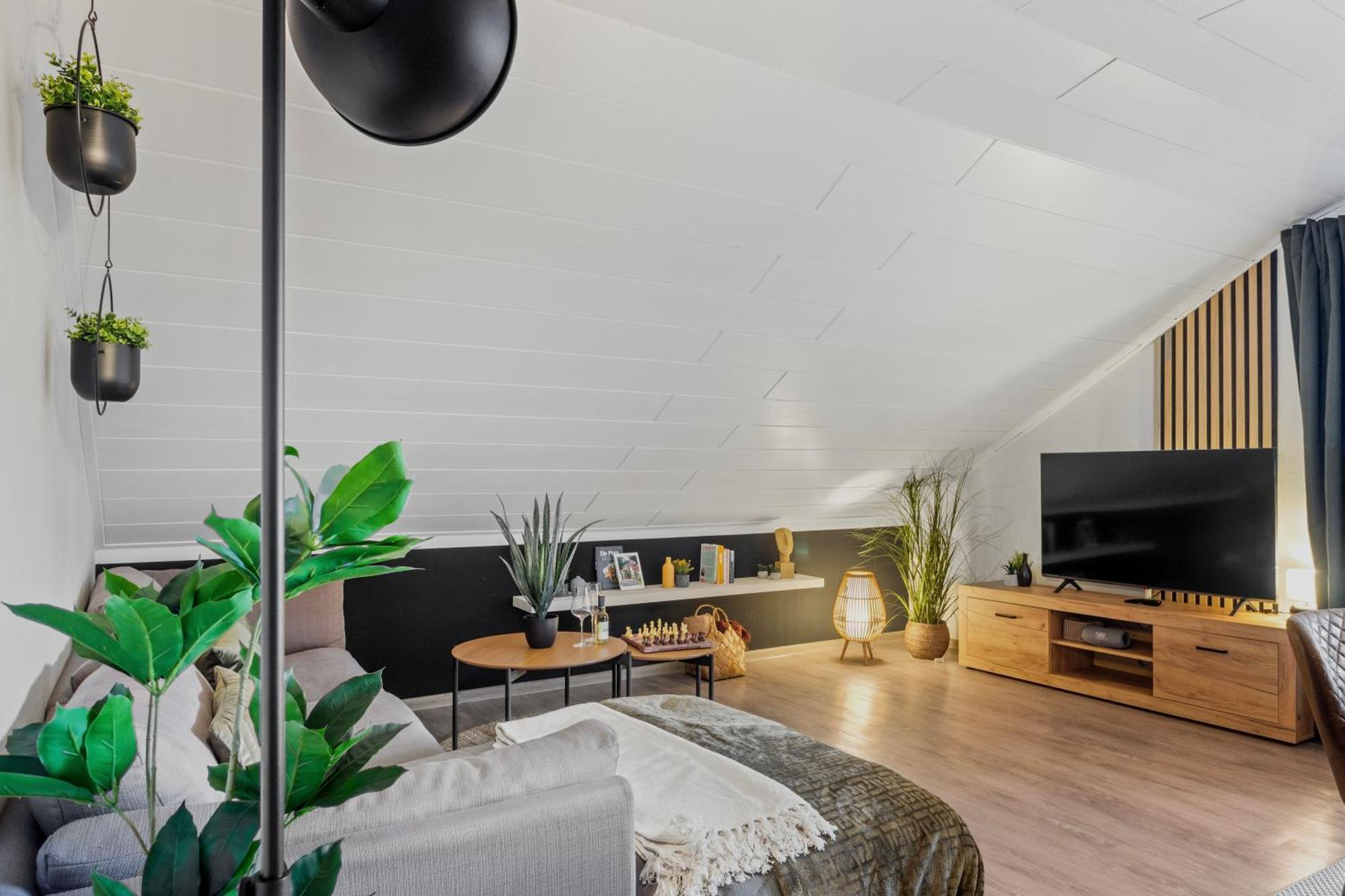 Upper Room: Apartment Mit Exklusiver Ausstattung-Ausblick Auf Weinberge&Mandelbluetenpfad Neustadt an der Weinstrasse Exterior photo