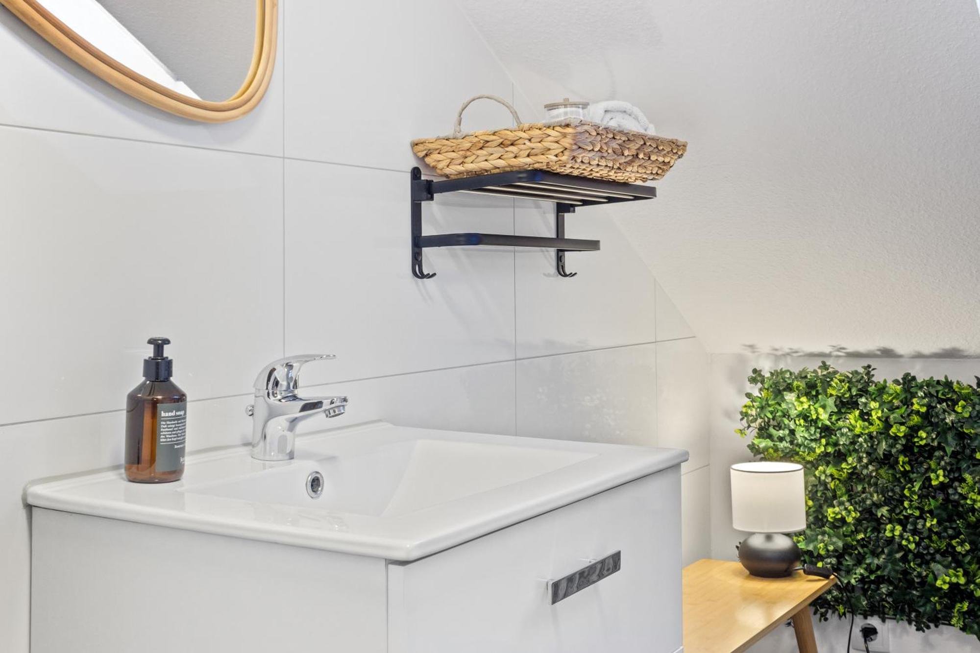 Upper Room: Apartment Mit Exklusiver Ausstattung-Ausblick Auf Weinberge&Mandelbluetenpfad Neustadt an der Weinstrasse Exterior photo