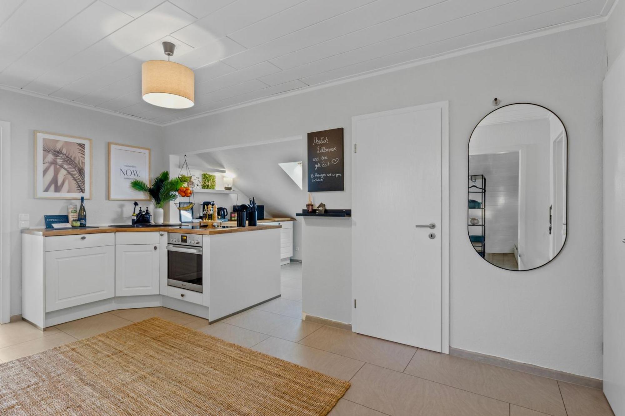 Upper Room: Apartment Mit Exklusiver Ausstattung-Ausblick Auf Weinberge&Mandelbluetenpfad Neustadt an der Weinstrasse Exterior photo