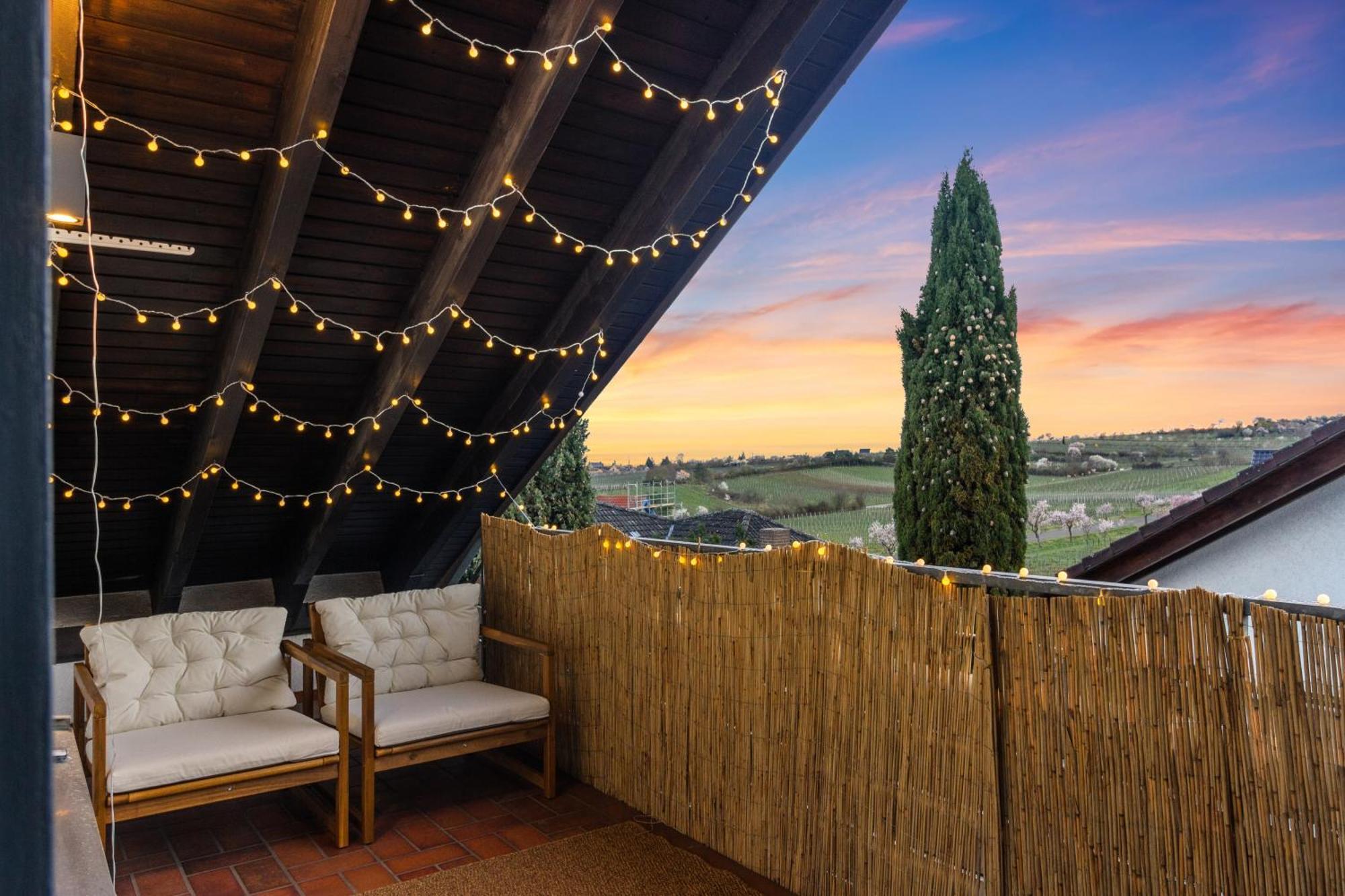 Upper Room: Apartment Mit Exklusiver Ausstattung-Ausblick Auf Weinberge&Mandelbluetenpfad Neustadt an der Weinstrasse Exterior photo