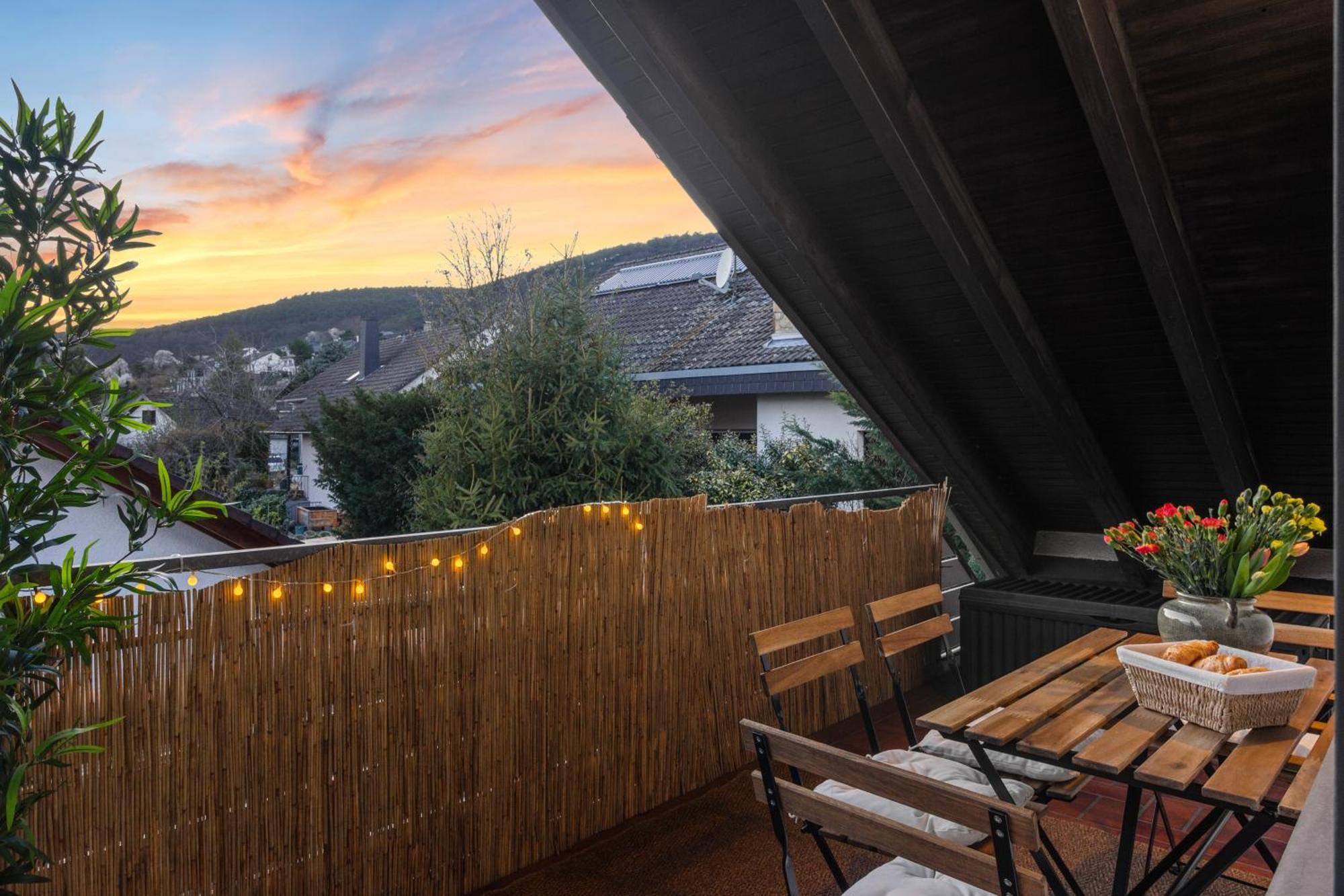 Upper Room: Apartment Mit Exklusiver Ausstattung-Ausblick Auf Weinberge&Mandelbluetenpfad Neustadt an der Weinstrasse Exterior photo